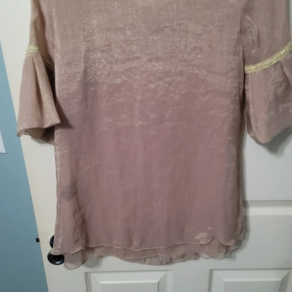 Pretty Angel Tan/Gold Silk Blend Short Flutter Sleeve Floral Top Women’s M - Picture 6 of 11